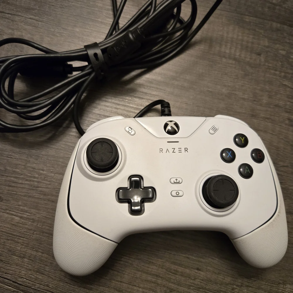 Razer Wolverine V2 Gaming controller